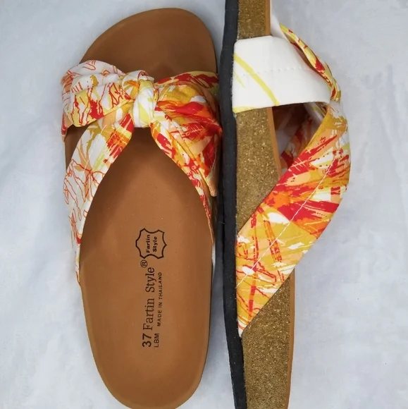 NWOT Sandals with bow accent - Picture 2 of 3